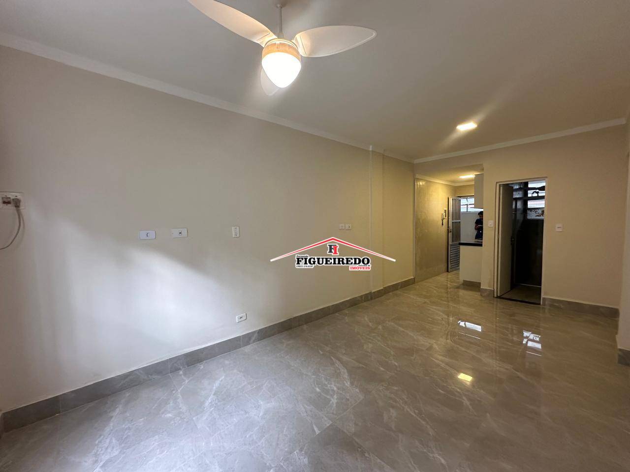 Kitnet com 1 dormitório à venda, 33 m² por R$ 220.000,00 - Canto do Forte - Praia Grande/SP